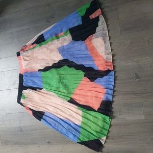 Pleated geometric pink skirt